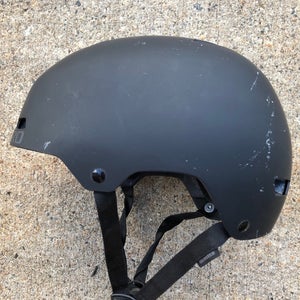 Used Giro Quarter Bike Helmet (Size: Medium)