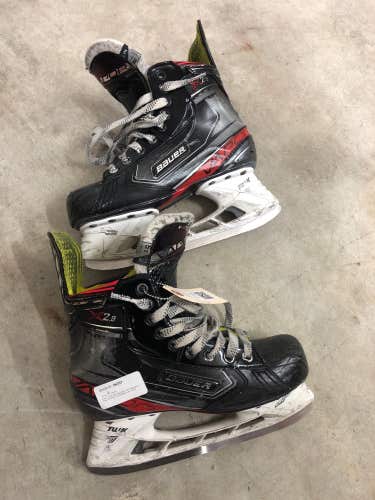 Intermediate Used Bauer Vapor X2.9 Hockey Skates 5.5