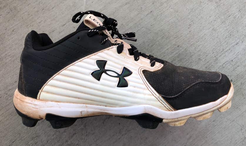 Black Used Youth Kid's Men's 6.0 (W 7.0) Molded Under Armour Leadoff low rm Cleat Height Footwear