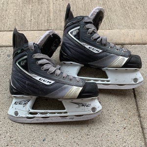 CCM U+ 10 Hockey Skates | Junior 3.5 | Regular
