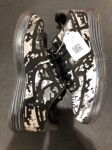 Adult Used Men's 12.0 (W 13.0) Nike XXX Shoes