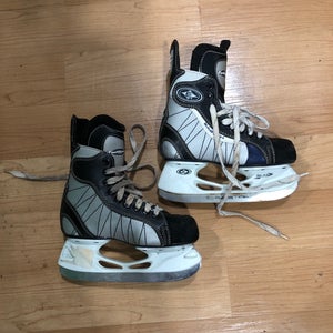 Easton Typhoon Hockey Skates | Junior 1.0 | Regular