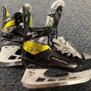 Junior Used Bauer Supreme 3S Hockey Skates 4.5