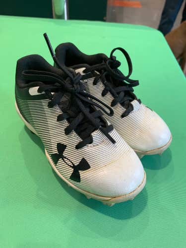 Used Youth Size 10 Molded Under Armour Cleats