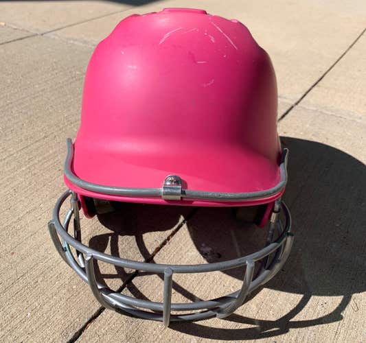 Used Softball batting helmet 6,3/8 - 7,5/8 with cage