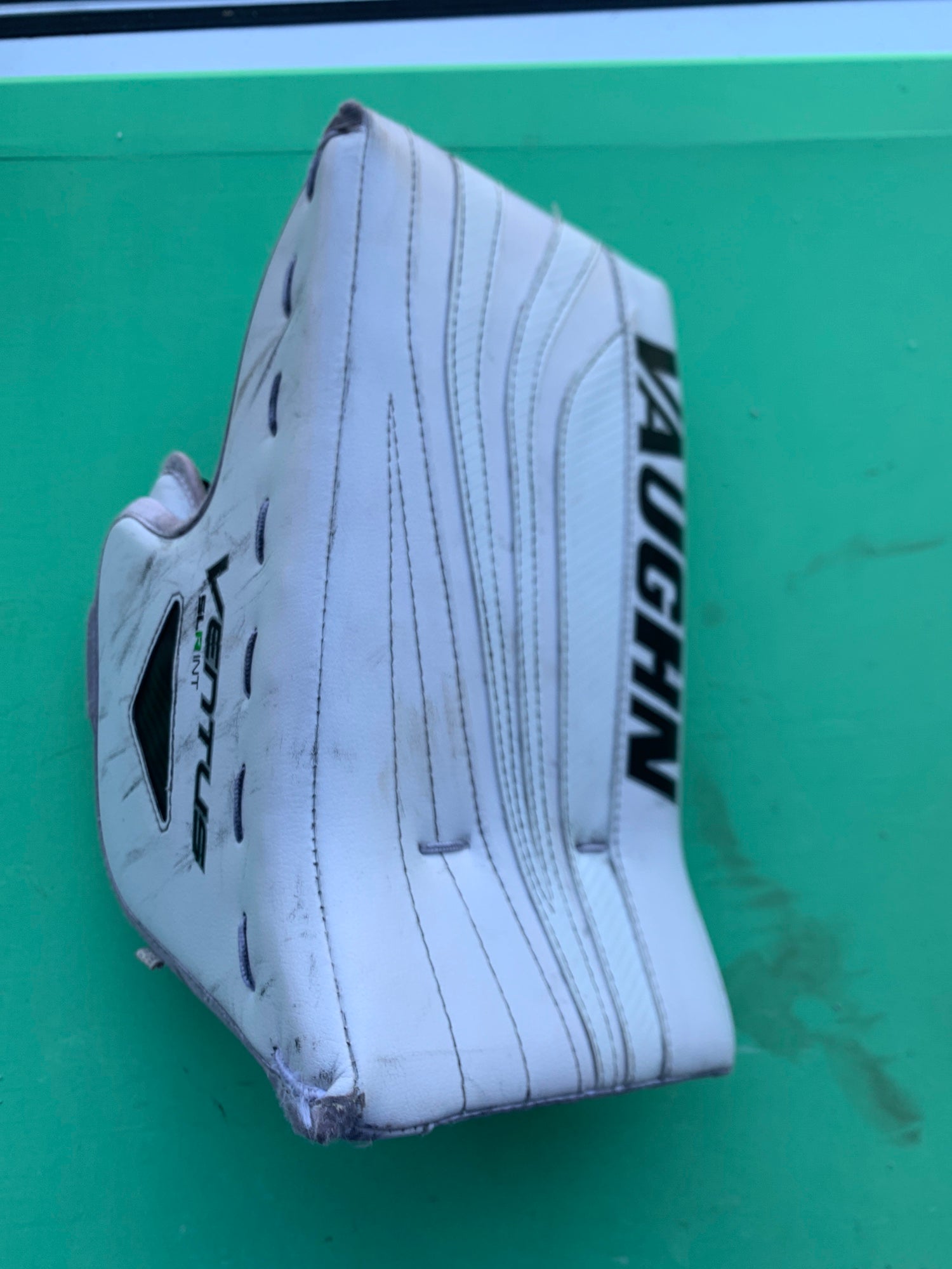 Used Vaughn Full Right Goalie Gloves & Blockers Retail SidelineSwap