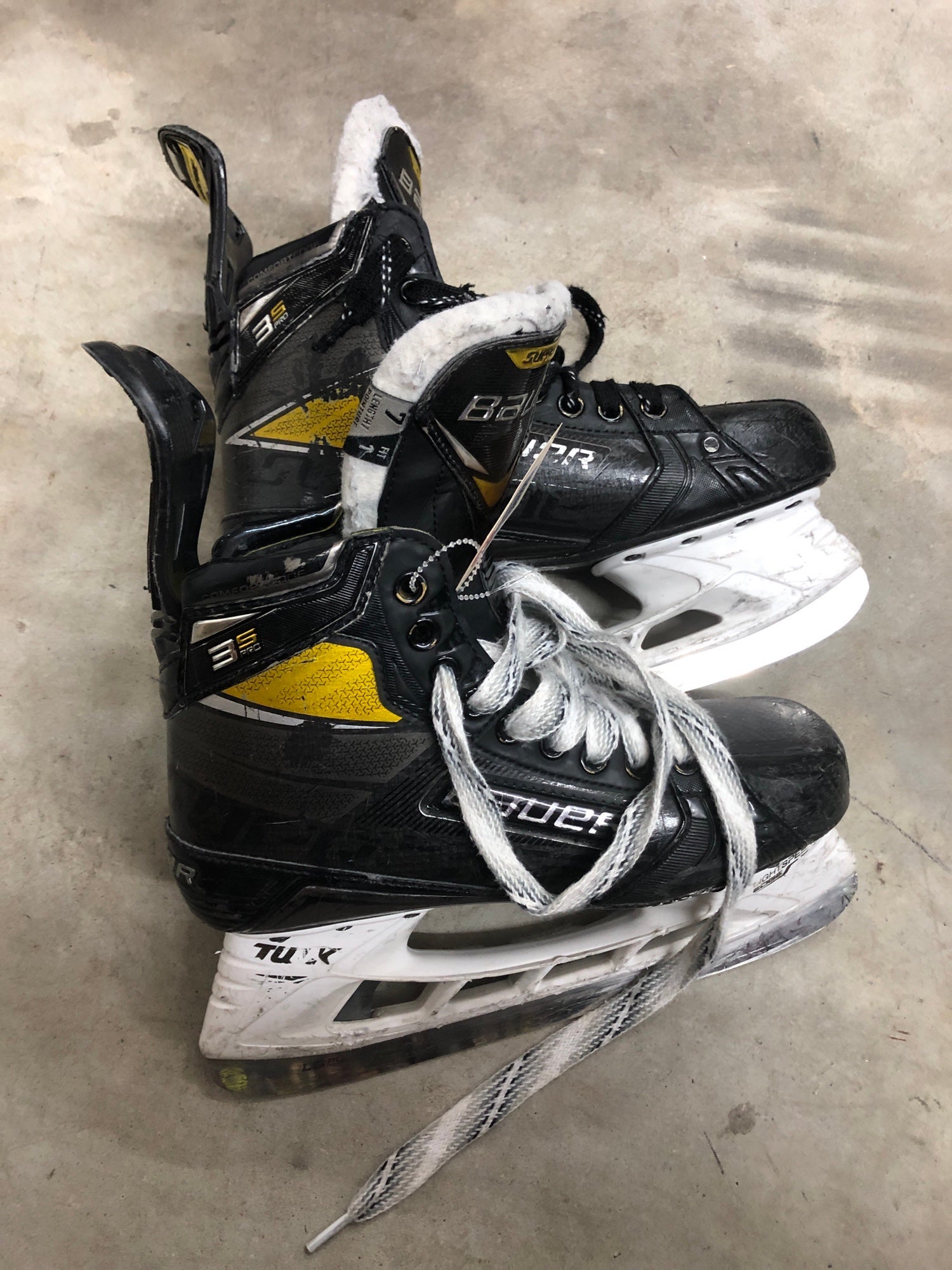 Bauer Supreme 3S Pro Men’s Hockey Skates | SidelineSwap