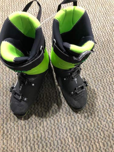 Mondo 27 & mondo 27.5 (310-319mm) Used Men's Rossignol AllTrack 100 Ski Boots Medium (95-115)