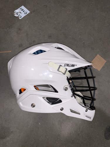 Used Schutt Stallion 575 Helmet