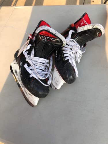 Junior Used Bauer Vapor 3X Hockey Skates EE (Extra Wide) 2.5