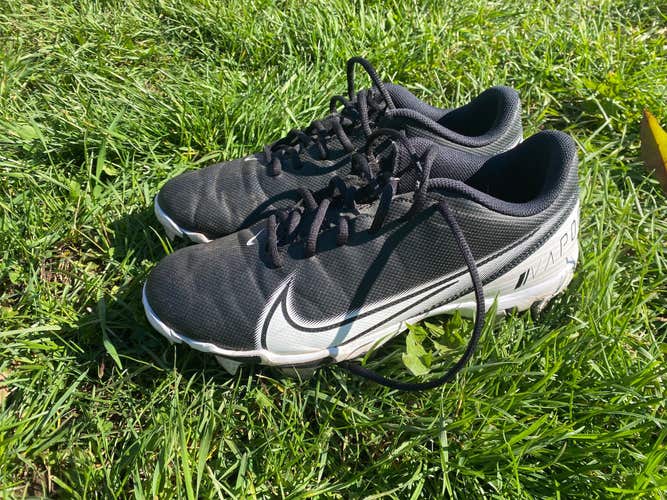 Used Nike Vapor Low-Top Football Cleats - Size: M 9.0 (W 10.0)