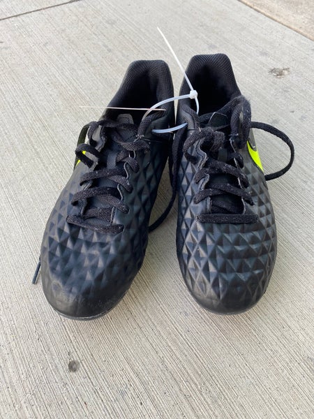 Nike Tiempo Soccer Cleats | Men's 3.5