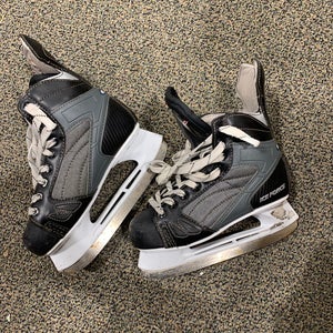 Junior Used American Athletic Ice Force Hockey Skates 5.0
