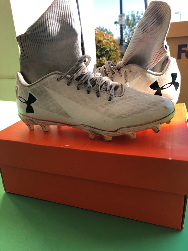 Used Men's Molded Under Armour Mid Top Cleats