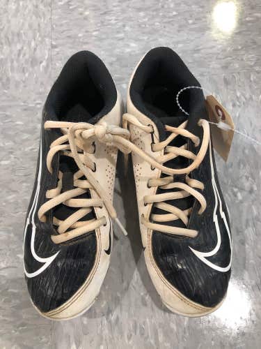 White Used Youth Men's 3.5 (W 4.5) Molded Nike vapor Cleat Height Footwear