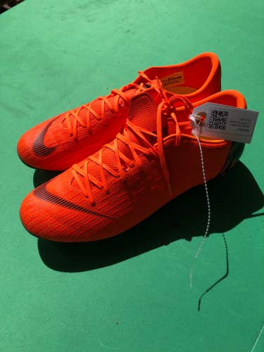Orange Used Men's 9.5 (W 10.5) Molded Nike Cleats