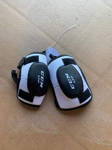 Used Youth Medium CCM LTP Shoulder Pads