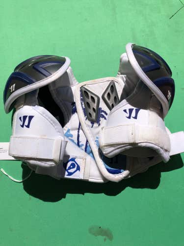 Used Youth  Warrior Shoulder Pads XS