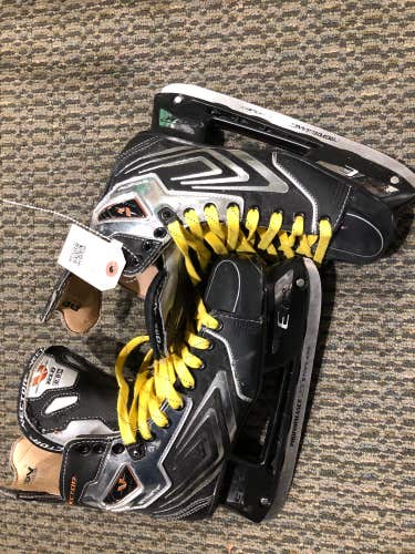 Senior Used CCM Vector Hockey Skates 8.5