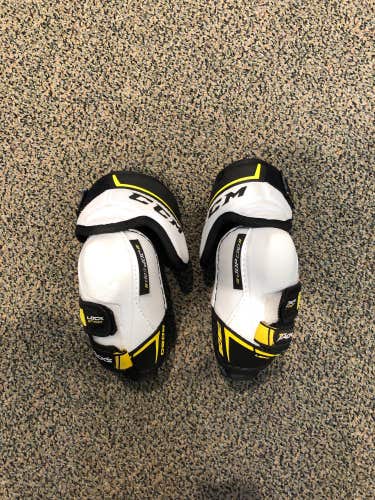 Used Medium CCM Tacks 9060 Elbow Pads