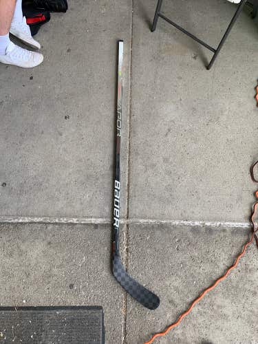 Used Intermediate Bauer Vapor Hyperlite Left Hockey Stick