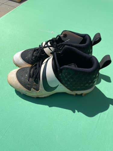 Black/White Used Men's 8.5. Turfs Nike Trout Cleats