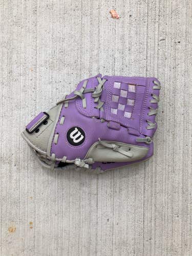 Used Wilson A200 Right-Hand Throw Infield Baseball Glove (9")