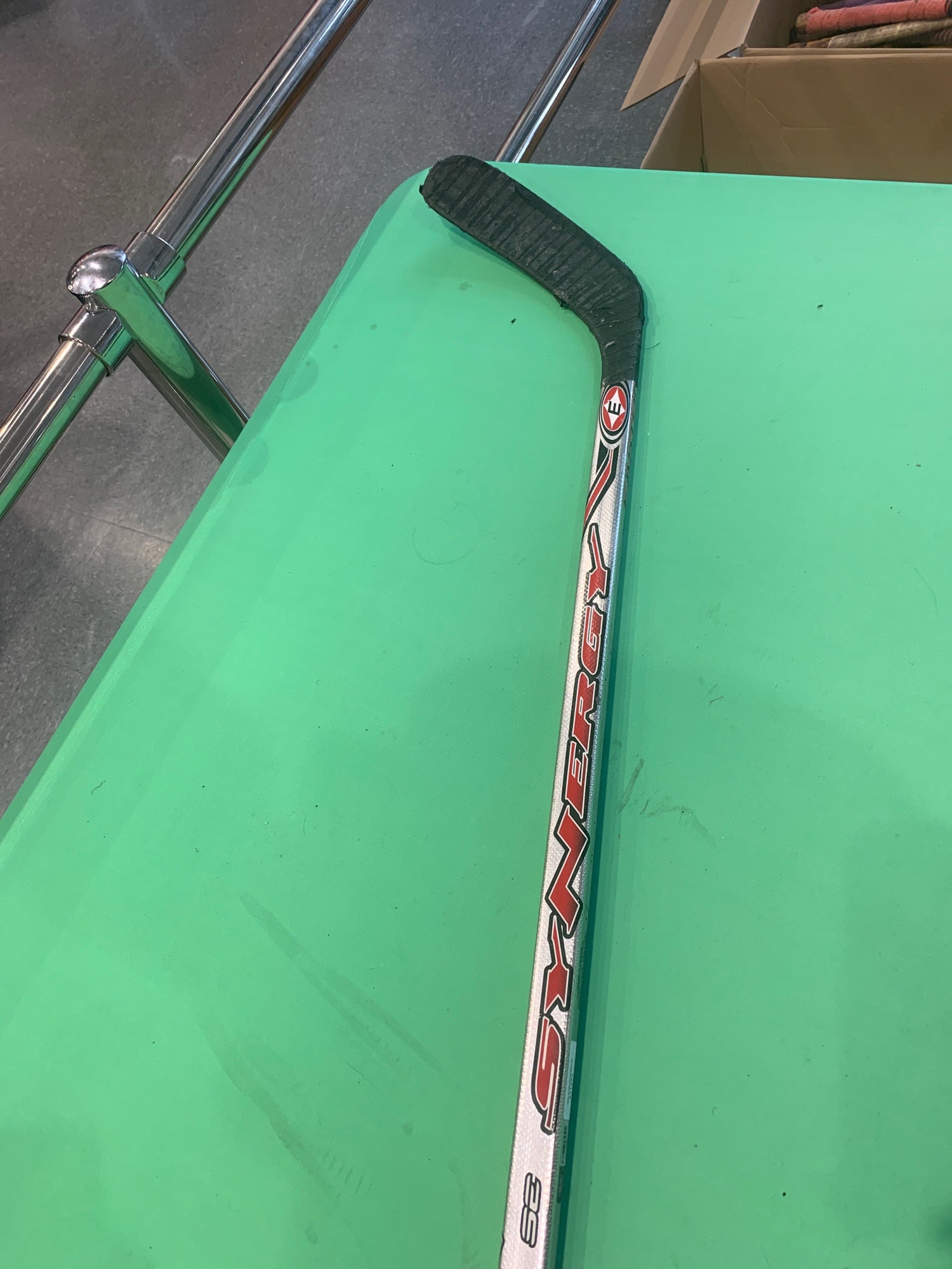 New Senior Easton Synergy Elite Hockey Stick 100 flex Drury non grip Left  Rare | SidelineSwap