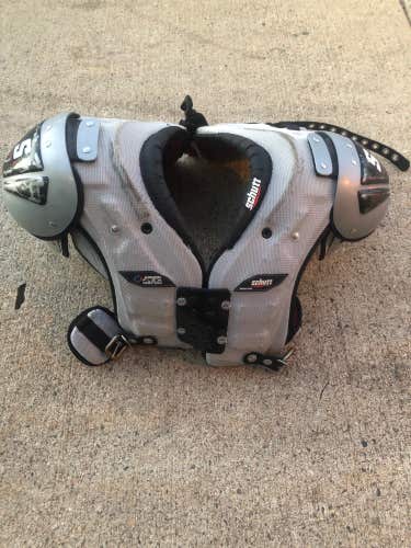Used Medium Schutt Varsity Flex 4.0 Shoulder Pads