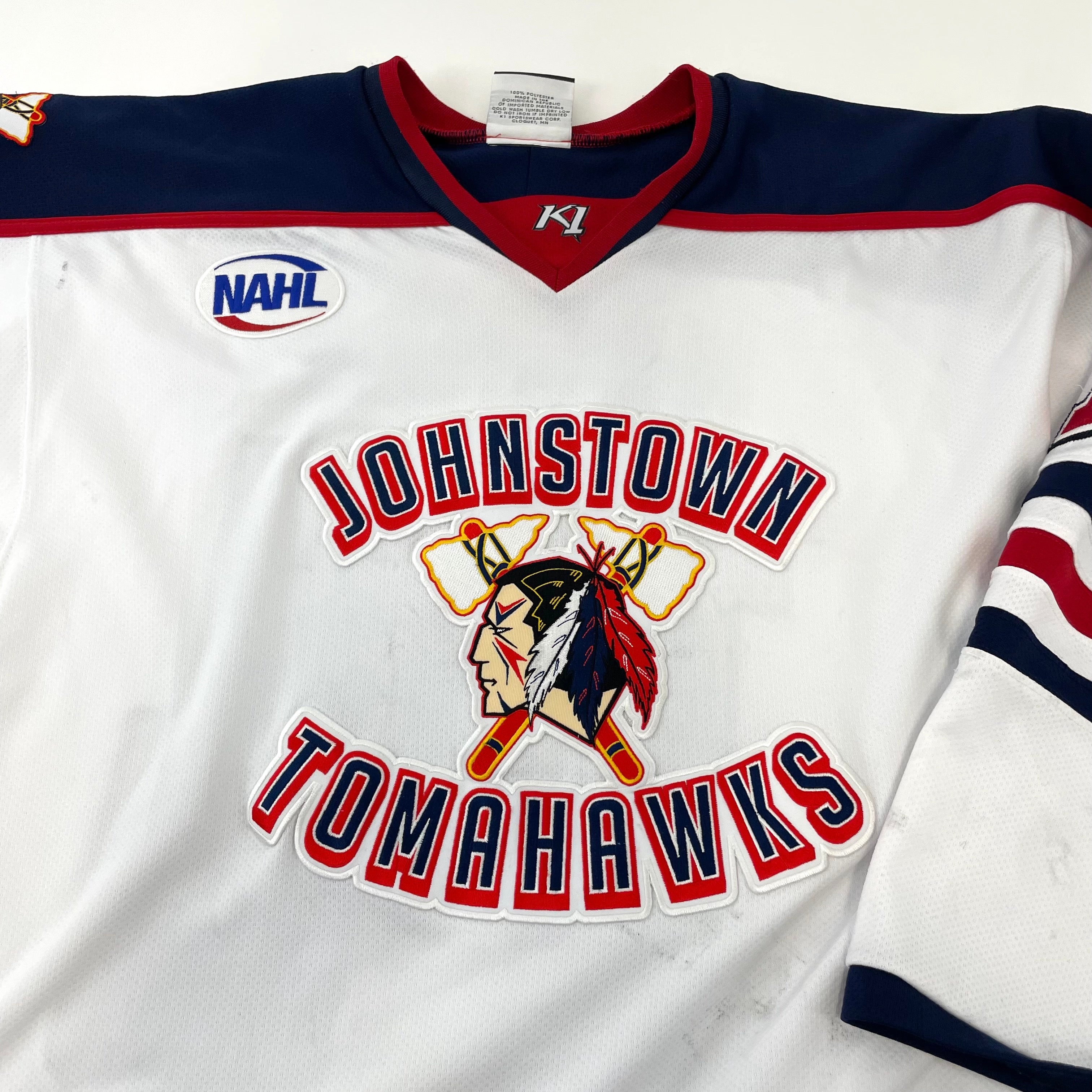 JOHNSTOWN TOMAHAWKS SIGNED JERSEY SIZE MEDIUM QUETELL