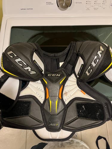 Junior Large CCM Super Tacks AS1 Shoulder Pads