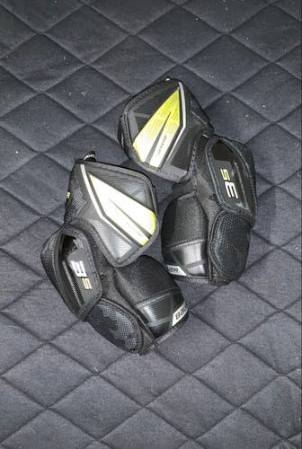 New Medium Bauer supreme 3S Elbow Pads