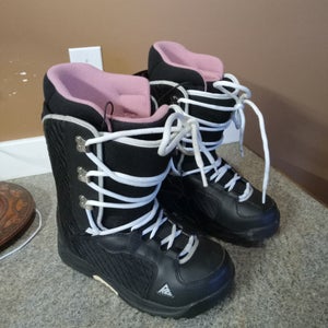 Womens K2 Snowboard Boots size 8.5