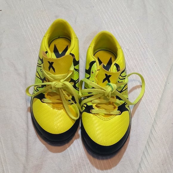 X 15.3 SOCCER TURF SHOES 11 AGES 5yrs-6yrs YELLOW LIKE NEW | SidelineSwap