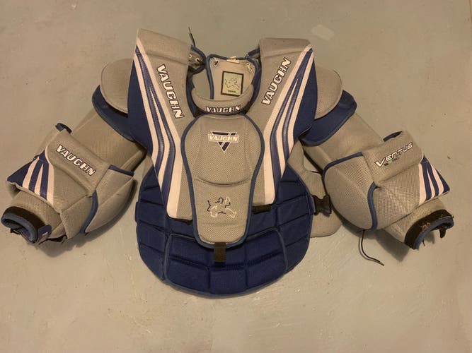 Used Medium Vaughn Ventus SLR Pro Goalie Chest Protector