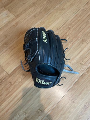 Pitcher's 11.75" A2000 Baseball Glove Clayton Kershaw