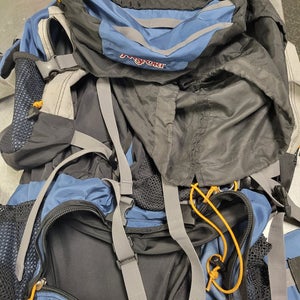 Used Jansport Rockies 100 Bacpack Camping And Climbing Backpacks