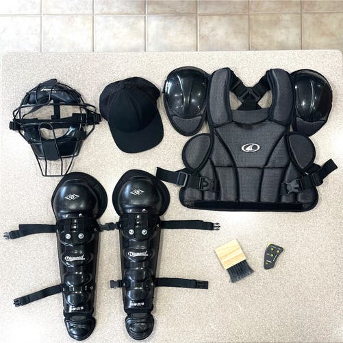 Umpire Set Champro Black Chest Protector, Face Mask, Leg Guards, Indicator, Ump Brush, Cap