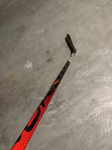 Intermediate Left Hand P88 Vapor FlyLite Hockey Stick