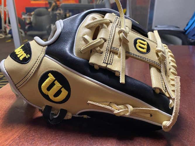 Brand New Wilson A2000 1786 Infield Baseball Glove 11.5" WTA20RB201786 Retail $299