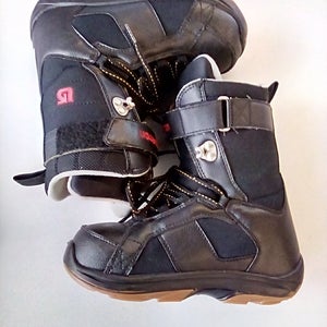 Used Burton Freestyle Junior 05 Boys Snowboard Boots