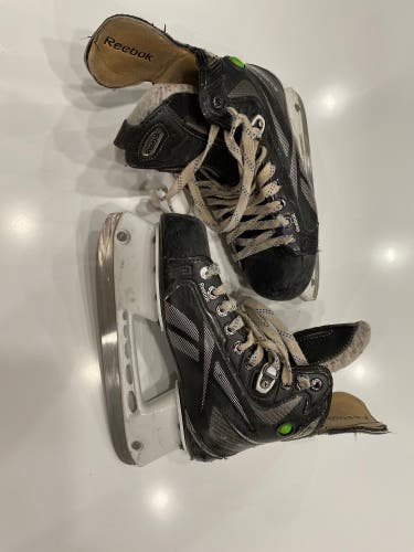 Junior Reebok Regular Width  Size 4 20k Hockey Skates