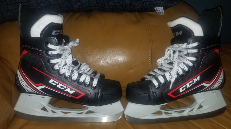 Junior New CCM JetSpeed FT340 Hockey Skates Regular Width Size 4