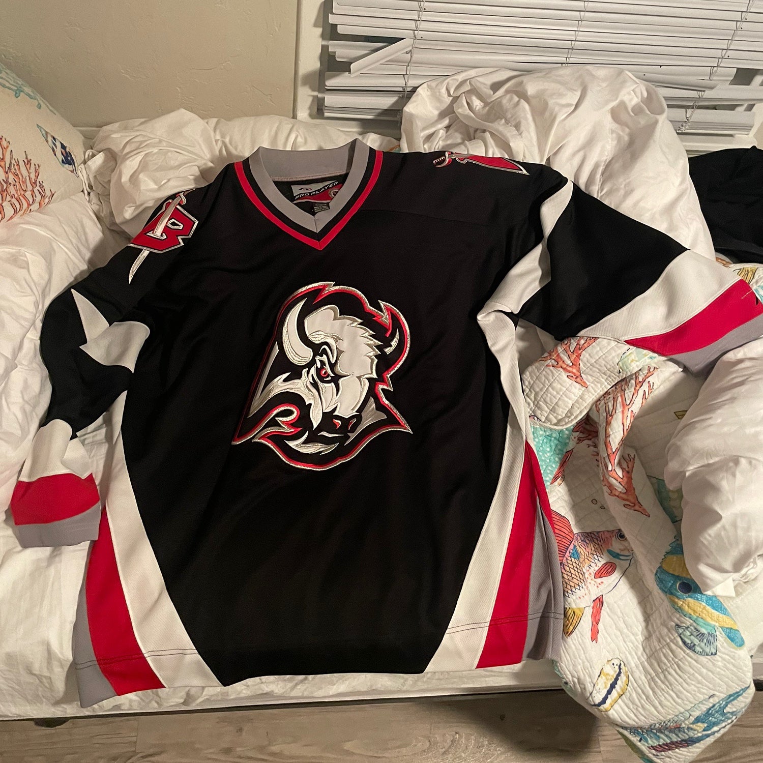 red and black buffalo sabres jersey