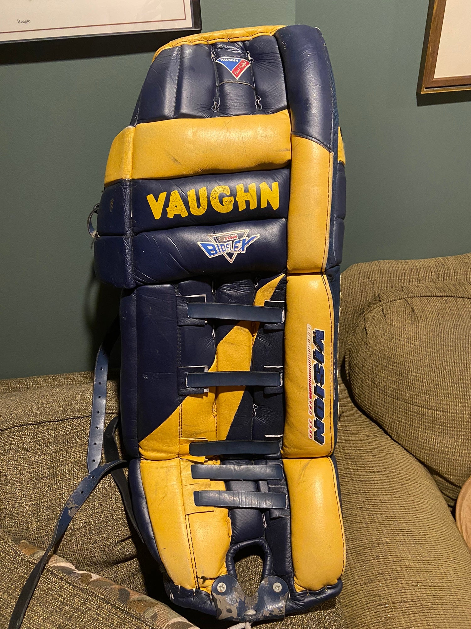 Vaughn Vision B5550 Bioflex goalie blocker 4 right hand