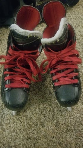 Youth Used Bauer Vapor X400 Hockey Skates Regular Width Size 1