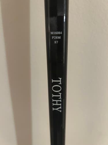 Senior Right Handed P28M  Vapor Hyperlite Hockey Stick