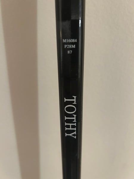 Senior Right Handed P28M Vapor Hyperlite Hockey Stick