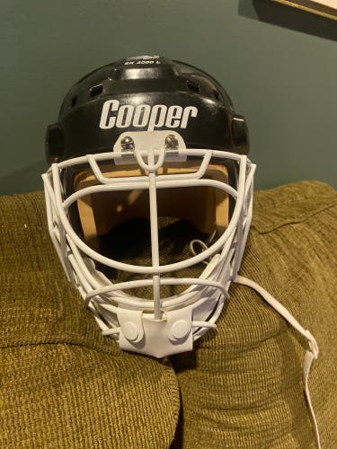 Cooper Sk2000 goalie helmet large
