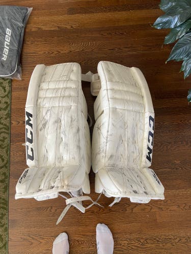 34" CCM Extreme Flex II Goalie Leg Pads